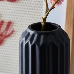 Dunelm Fluted Vase 25cm Black -Decorative Discount Store 1000182375 alt01