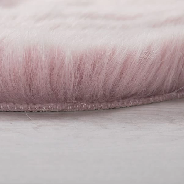 Dunelm Copenhagen Single Pelt Faux Fur Rug 4 Dunelm Copenhagen Single Pelt Faux Fur Rug - Image 4